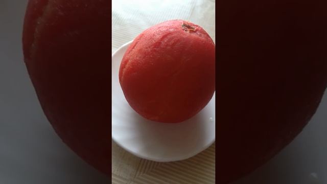 Shorts#Замороженный помидор. как быстро снять кожицу. смотреть онлайн