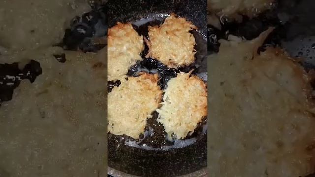 ?Наготовила. Драники или деруны картофельные ?