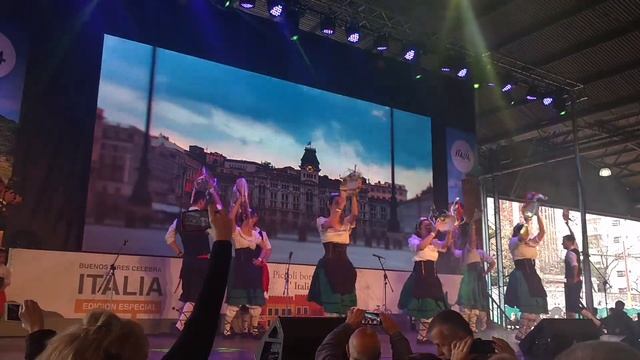 GIOIA D ITALIA - TARANTELLA NAPOLETANA - BUENOS AIRES CELEBRA ITALIA 2017 смотреть онлайн