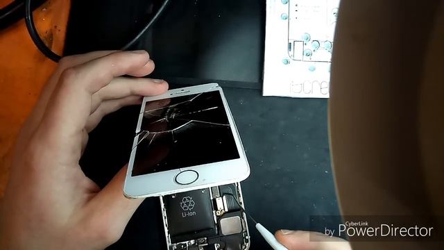 ВЗДУЛАСЬ БАТАРЕЙКА Iphone 5s,ВЗДУЛАСЬ БАТАРЕЙКА ВЫДАВИЛА ЭКРАН Iphone 5s.Замена батарейки Iphone 5s смотреть онлайн