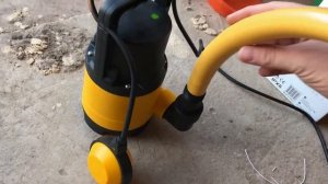 Откачка воды из гаража дренажным насосом.