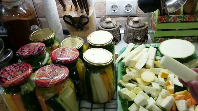 Маринованные кабачки- 'РАДУГА В БАНКЕ'. О-о-очень вкусно! смотреть онлайн