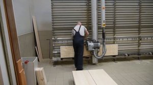 Распиловка листовых материалов на форматно раскройном станке Holz-Her