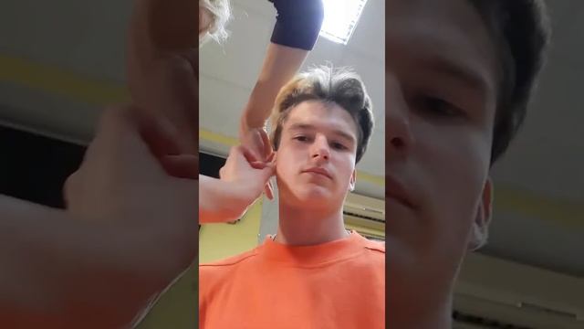 проколол ухо ради полписчиков смотреть онлайн