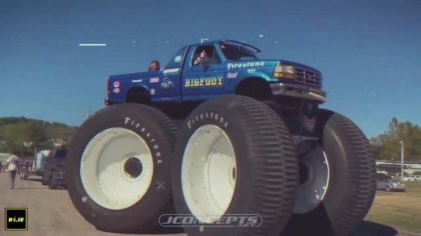Выступление автомобилей БИГ-ФУТ (BIGFOOT,TRUCK)