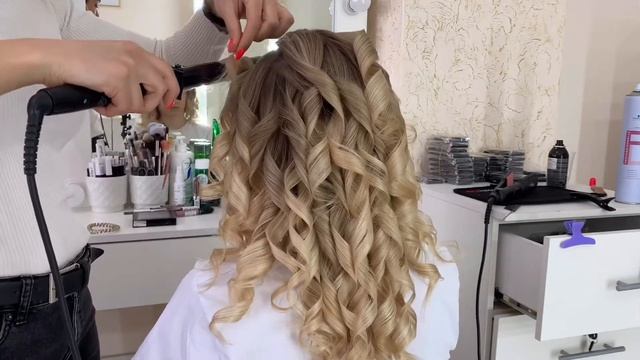 Легкие текстурные локоны поэтапно. С описанием стайлинга. смотреть онлайн