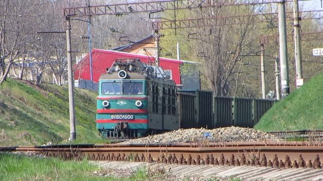 Электровозы ВЛ80К-450 и ВЛ80К-600 с грузовыми поездами