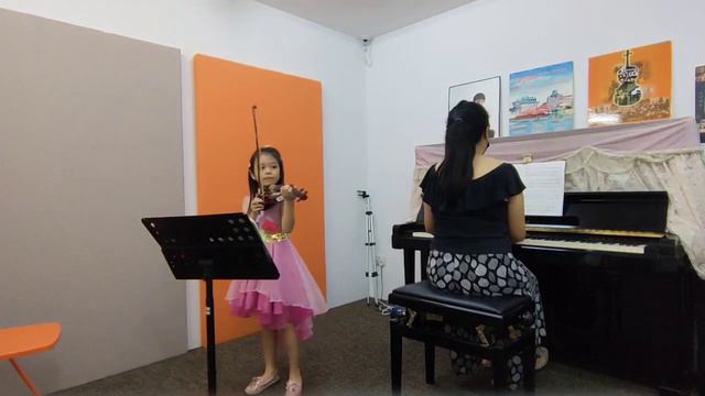 Play VIOLIN grade 2 with pony l The Pony World смотреть онлайн