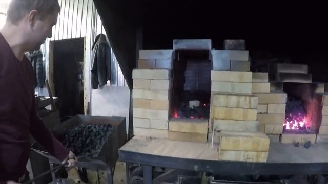 Часть №1 Закладка металла в тигль Закладка тигля в горн смотреть онлайн