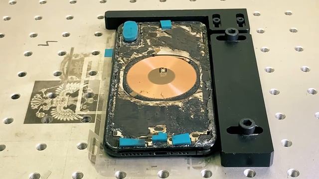 Замена заднего стекла IPhone XS Max/X/11Pro/12 на лазерной установке