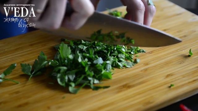 Салат с вялеными томатами и артишоками от Академия Вегетарианства "V'ЕДА смотреть онлайн