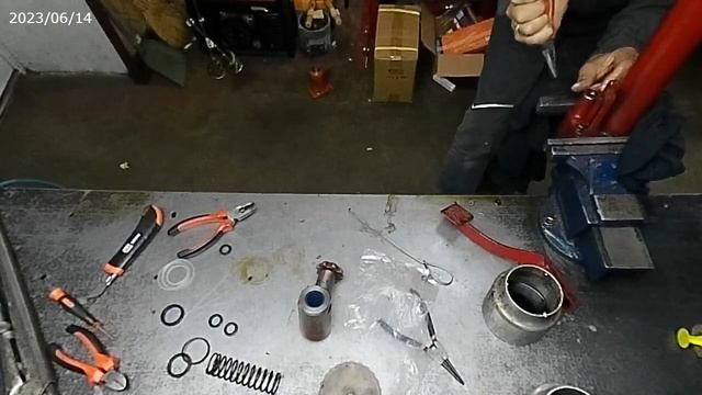 ремонт гидравлического съемника коробки скоростей (гидравлическая стойка) часть 2 смотреть онлайн