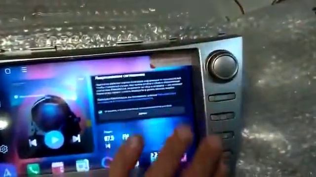 ОНА ОЧЕНЬ ПОХОЖА на ОРИГИНАЛ . Магнитола на Тойота Камри 40. Новая модель с крутилками. смотреть онлайн