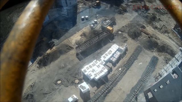 Как крановщик поднимается на кран чуть-чуть работы и спуск № #69 смотреть онлайн