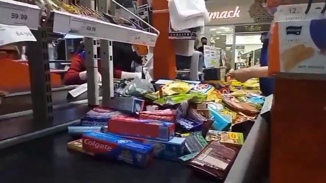 Не возвращают деньги?/Переполох в тухлопритоне/Большая закупка/