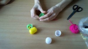 Игрушка для кота из киндеров. 3 киндера и нитки.