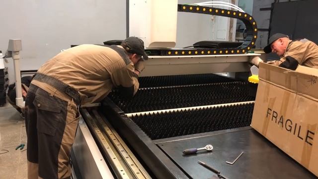 Установка станка лазерной резки TR.Robots LF3015CN смотреть онлайн