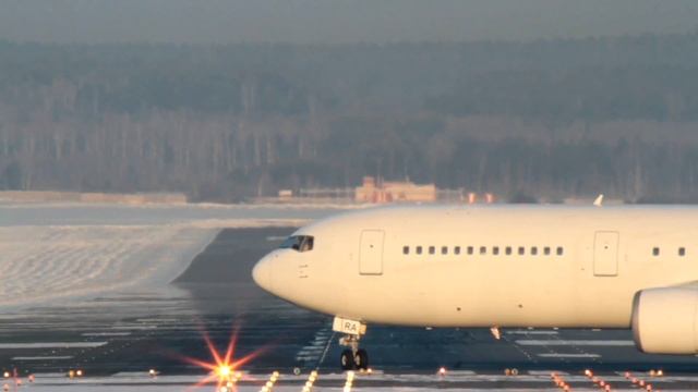 UNKL Nordwind 767 takeoff. (canon 7D 100-400 + 2x extender (800mm) смотреть онлайн