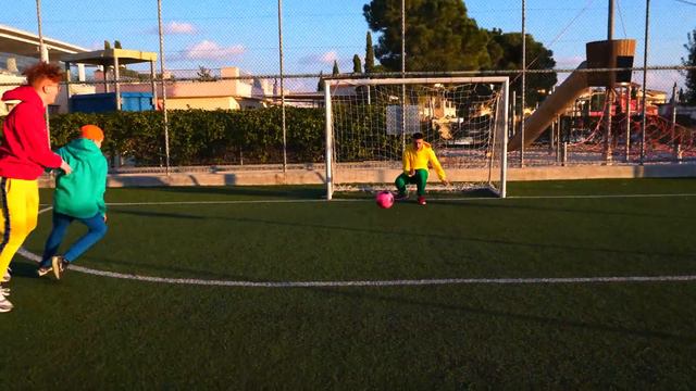 ΤΥΠΟΙ ΠΟΔΟΣΦΑΙΡΙΣΤΩΝ! Stas Vs DImon Αγώνας!