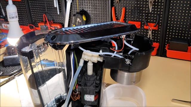 Delonghi EC680 disassembling and water leak problem solving смотреть онлайн