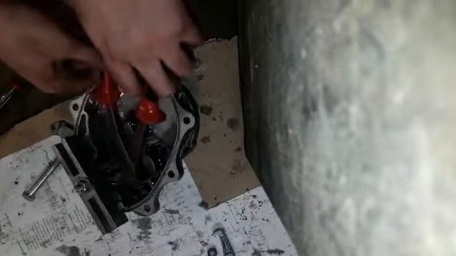 Howto Remove Suzuki Street Magic rear bearings смотреть онлайн