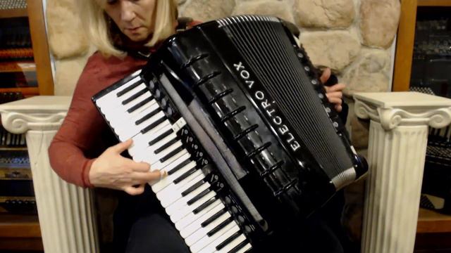 2931- Black Electrovox Piano Accordion LMM 41 120 $799 смотреть онлайн