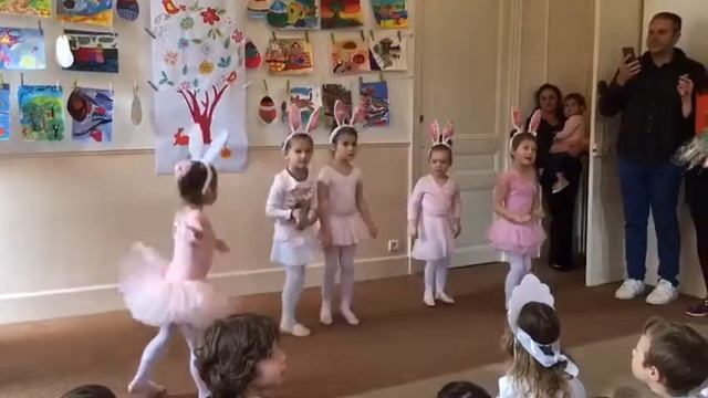 Этюд "Зайчики" Класса танца школы "La Petite Russie" смотреть онлайн