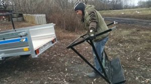Приспособа для перевозки шести метровых досок на легковом прицепе.