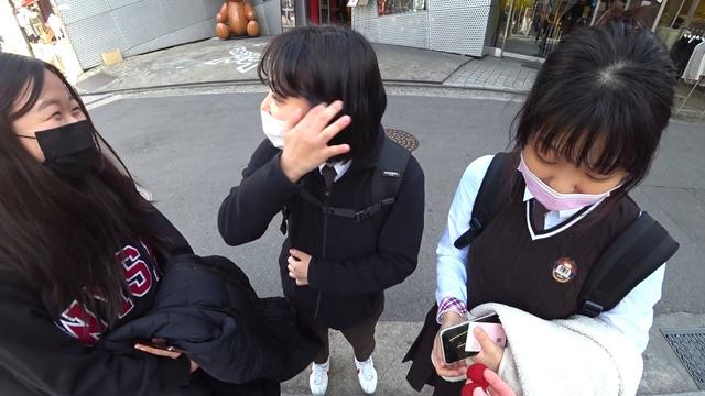 마법을 처음 본 귀여운 여고생 리액션 | Street Magic Reactions смотреть онлайн