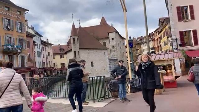 г. Анси перед Рождеством смотреть онлайн