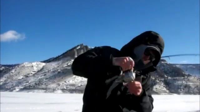 Monster Lake Trout Through the Ice on Blue Mesa Reservoir in Colorado! смотреть онлайн