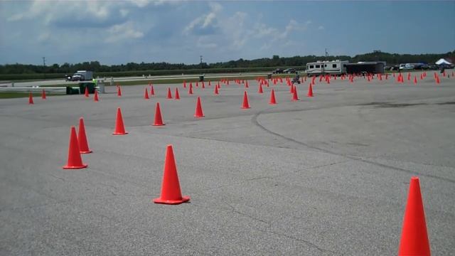 Honda Mini-trail on road course смотреть онлайн