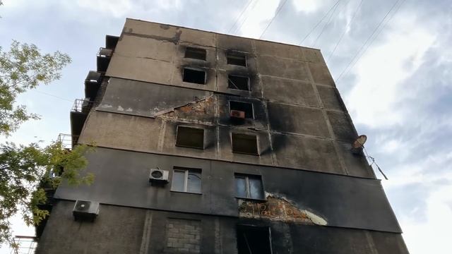 Мариуполь бул. Шевченко д. 74 Дата сьемки 30.08.2022 По просьбе зрителя. смотреть онлайн