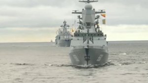 Потрясающая песня ?про ВМФ:  Сегодня славный дует ветерок. Сегодня праздник ВМФ, а в нём равны...