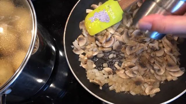 Молодой картофель ? с грибами и луком. potatoes with mushrooms and onions смотреть онлайн