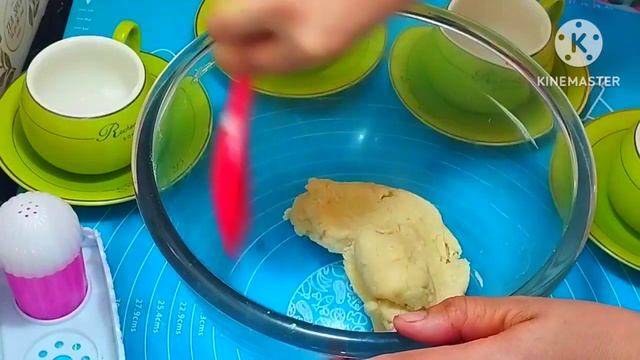 Я растопила белый шоколад и обмакнула его в шоколад, а сверху посыпала кокосовой стружкой. смотреть онлайн