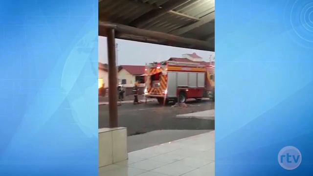 Casa é destruída pelo fogo em Maracajá e morador consegue escapar a tempo смотреть онлайн