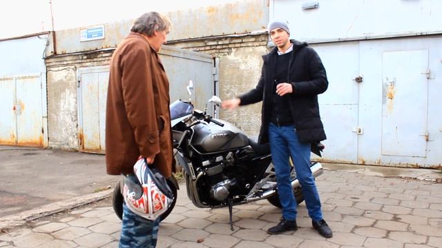 Suzuki GSX 1400 кубиков! Владелец дедушка 60 лет. смотреть онлайн