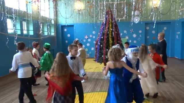 Новогодний танец учеников 4 класс Марьянское смотреть онлайн