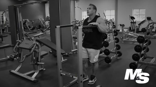 Jay Cutler's Training Tips: Dips Focusing On Triceps смотреть онлайн