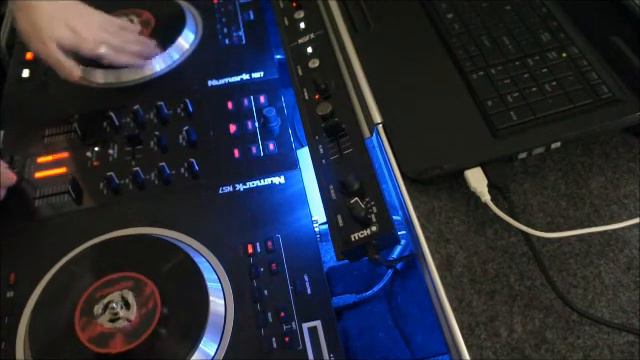 DJ Dirty Fingers Scratching смотреть онлайн