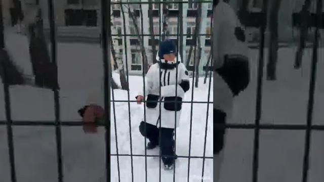 это видео моего друга @Grisha1op я УЧАСТВУЮ в этом видео смотреть онлайн