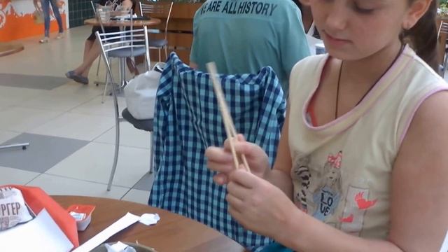 учимся кушать китайскими палочками! смотреть онлайн