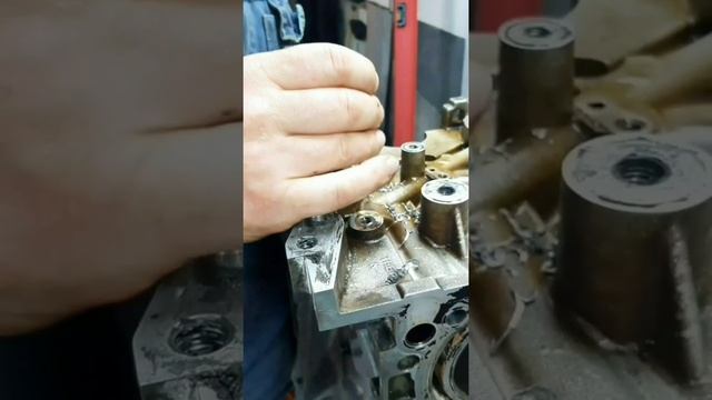 Как открутить заглушку масляного канала двигателей Hyundai, Kia смотреть онлайн