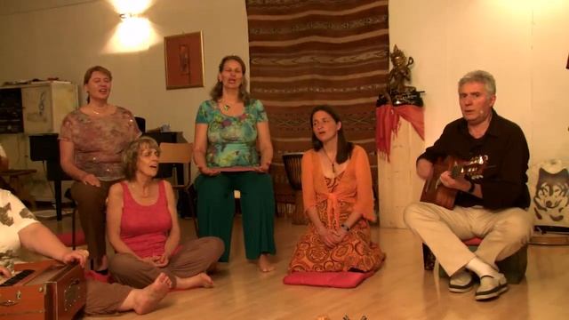 AAD GURAY NAMEH – Mantra mit Wolfgang Friederich live beim Offenen Chanten in München смотреть онлайн