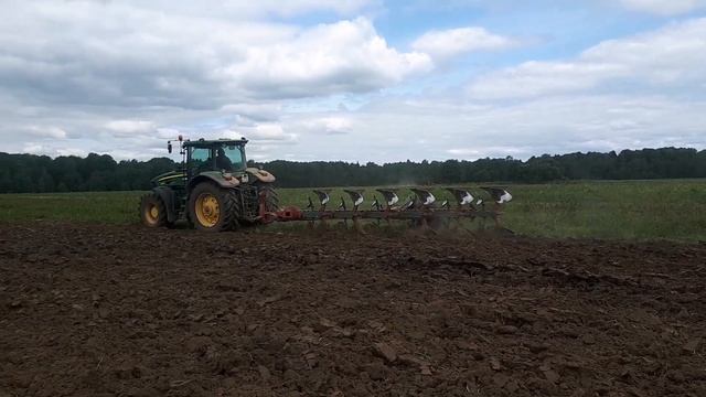 Вспашка зяби John Deere, К-525 пр смотреть онлайн