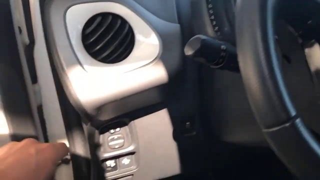 Как открыть крышку бензобака Тойота Айго смотреть онлайн