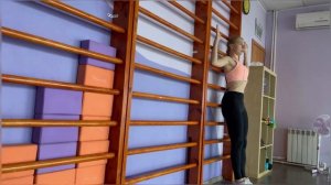 Упражнение для осанки и мышц спины. "Ангел" у стены