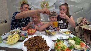 МУКБАНГ КОТЛЕТЫ С ПЮРЕШКОЙ СЕМЕЙНЫЙ УЖИН | MUKBANG LIVER CUTLETS WITH PUREE #мукбанг #mukbang