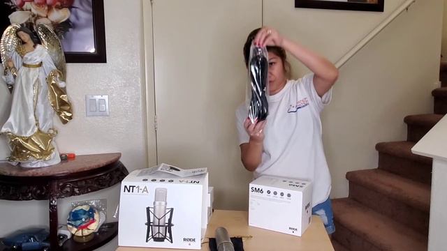 Rode NT1-A / Studio Condenser Microphone / Unboxing смотреть онлайн